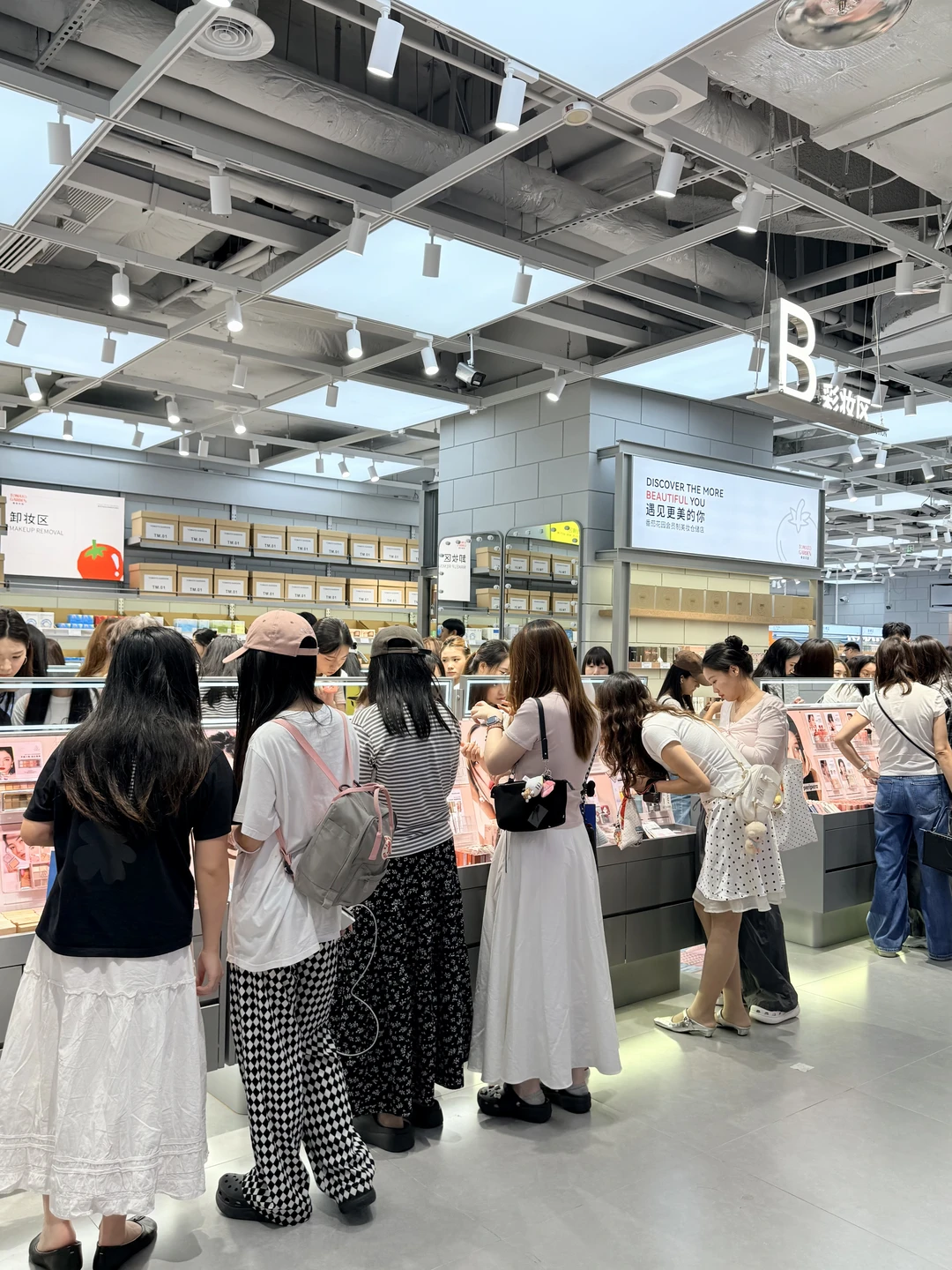 感觉全武汉的女孩子都来逛了！！