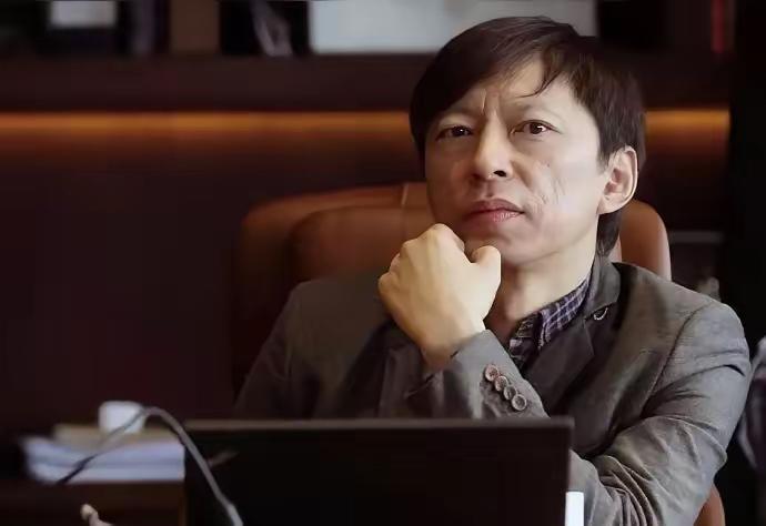 4月5日，张朝阳在物理课直播中，全程手写公式，硬核推导NASA“阿尔忒弥斯二号”