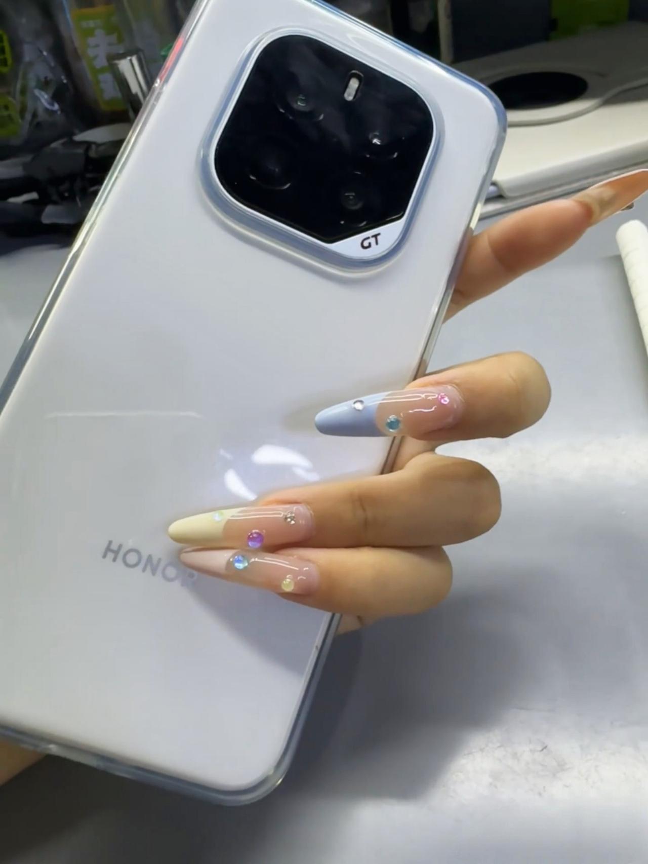 荣耀研发工程师曹工刚爆料，MagicOS10.0.0.116版已通过OTA推送