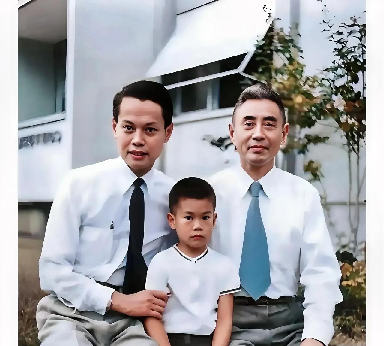 一张老照片，拍摄于1957年的日内瓦，这才是他们祖孙三人的真实相貌，不是演员饰演