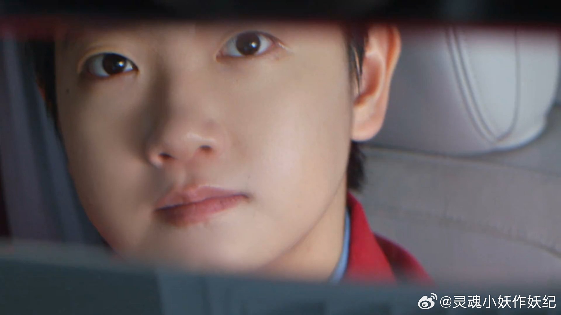 红旗为孙颖莎许下生日祝福25载岁月，从桌下追着乒乓球跑的小小身影，到赛场怒喝扬