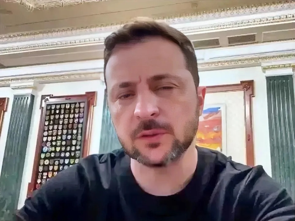 泽连斯基频频表示要与普京见面，原因其实很清楚：乌克兰已经没有其他选择。过去三年
