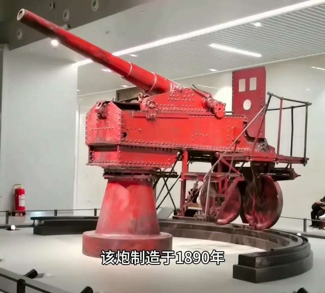 晚清的战斗力，理论上比明朝末期更强。这是从德国进口的克虏伯大炮，比清朝自己生产的