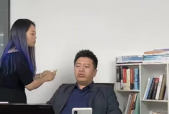 面相真的有点说法没化妆前的张雪峰或许真就应了那句老话，精力是有限的，不要过度