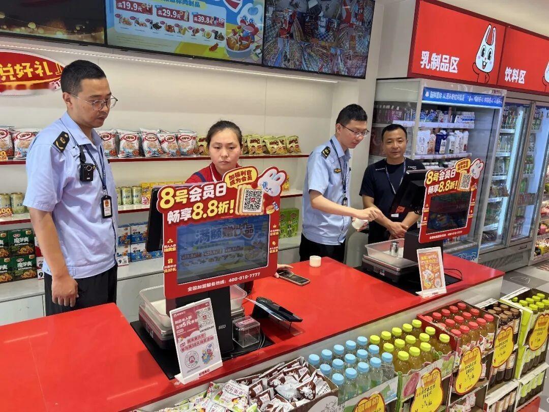 赵一鸣好想来缺斤少两乱象遭多地计量专项整治，万店加盟模式再遇拷问：只管铺店不管管