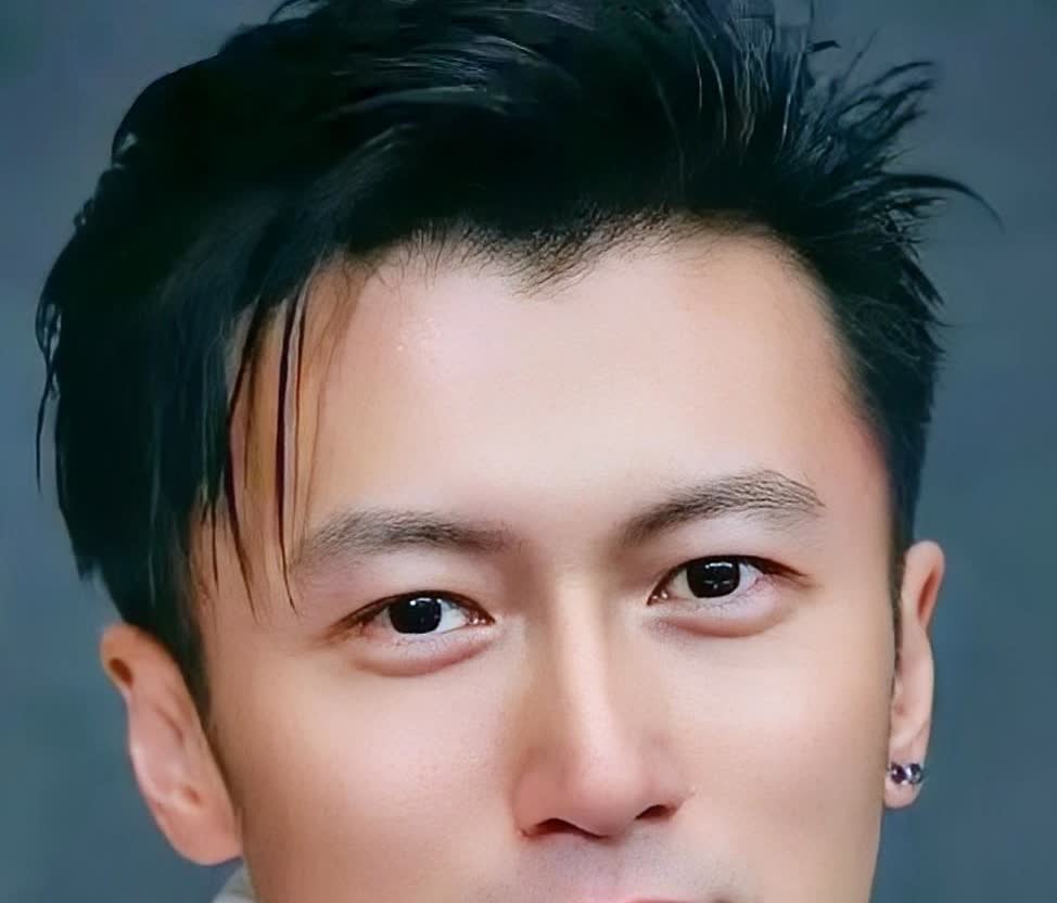 谢霆锋演唱会又把“锋菲恋”热度拉满！全场唱王菲经典，愣是没唱一首给张柏芝的歌。这