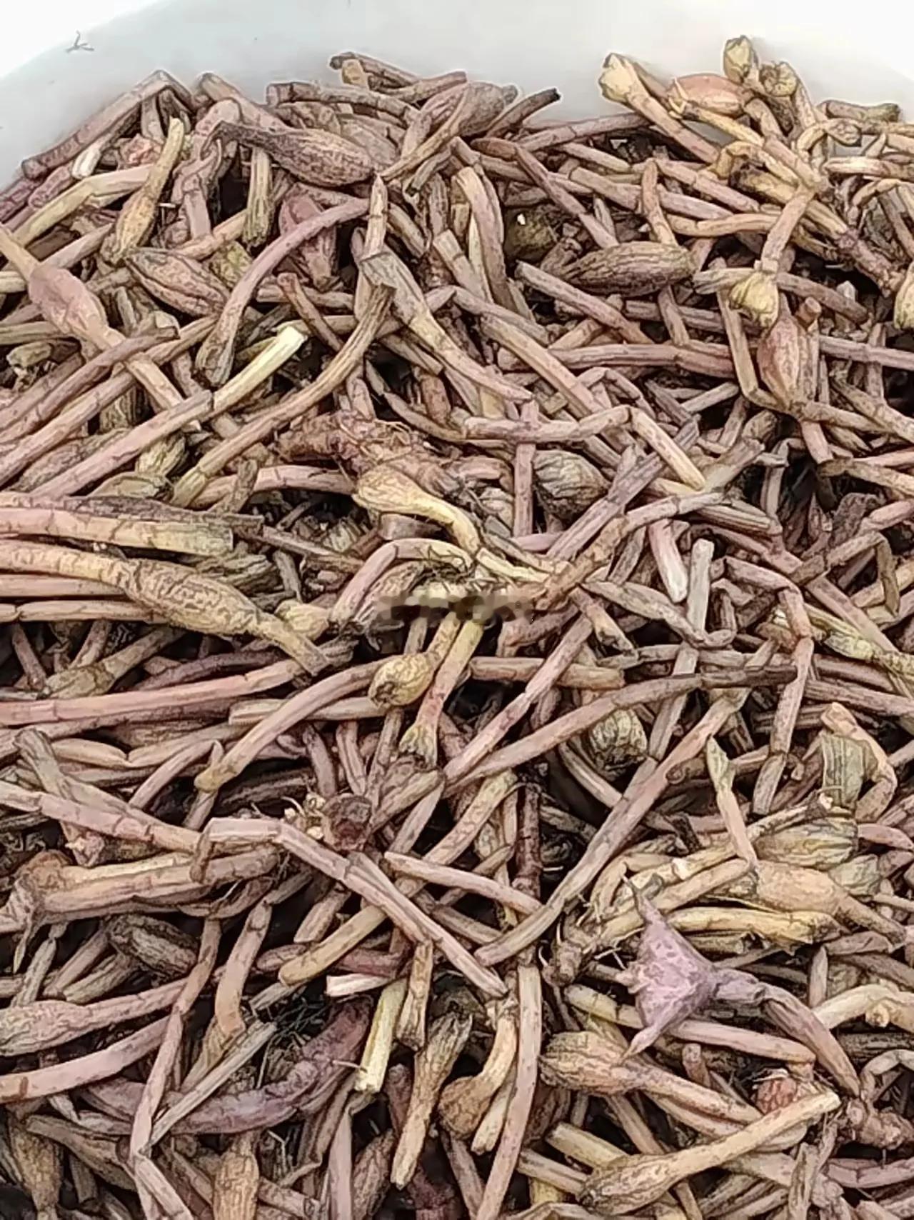 有没有湖北的朋友？我敢打赌，这个菜只有湖北的朋友才认识，出了湖北省基本上就很难见