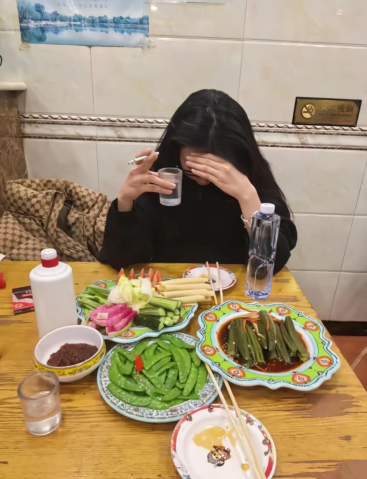 半夜11点的减肥计划鬼点子生成中人是干不过酒的