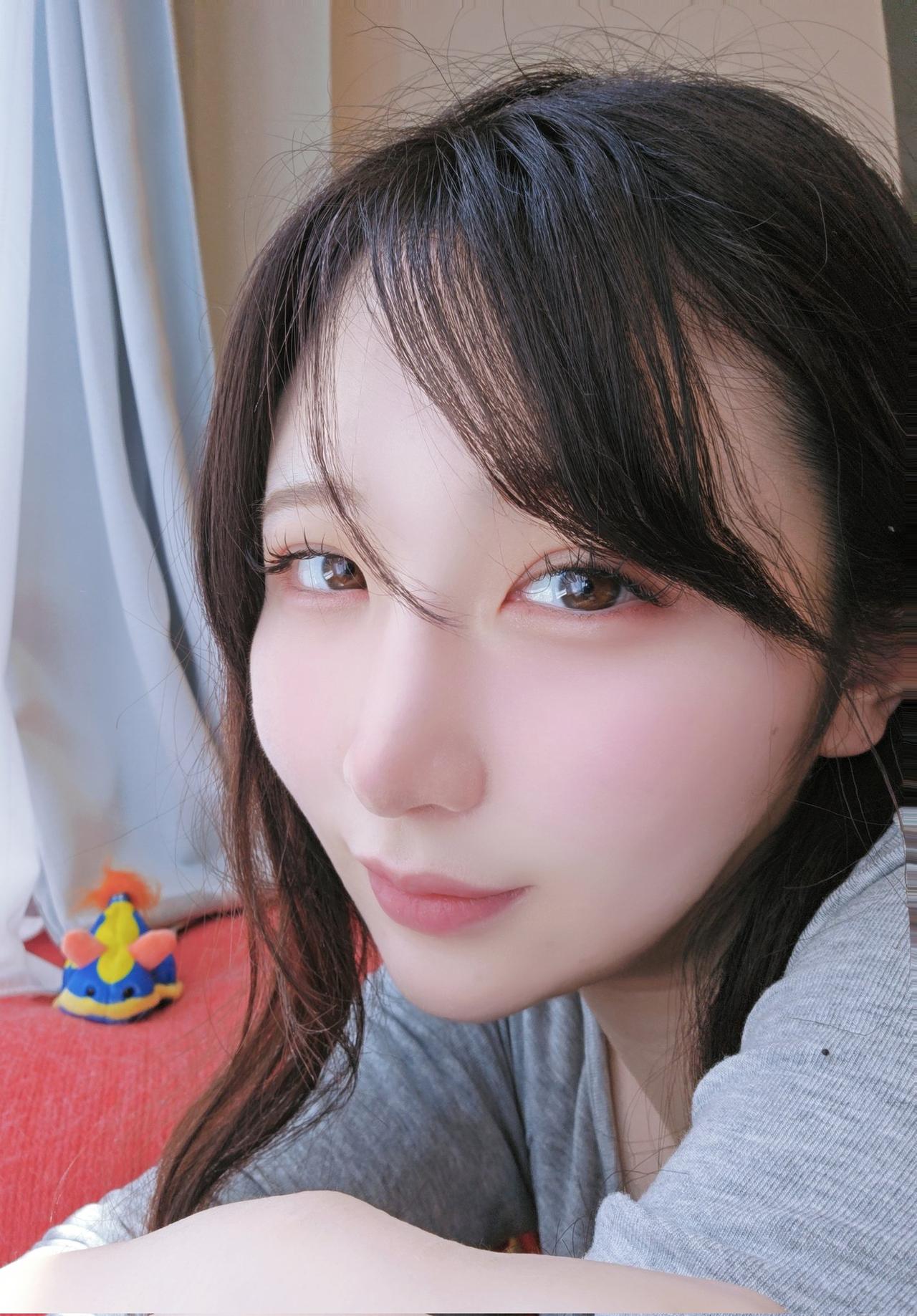 这姑娘笑起来好温柔啊！