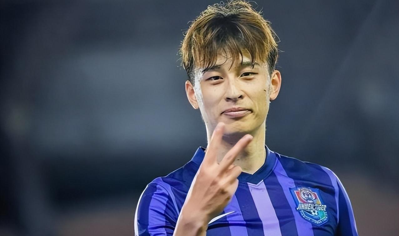 为何说巴顿受伤提前结束本期国足集训，对于这位津门虎锋霸来说并不是坏事，如何反而是