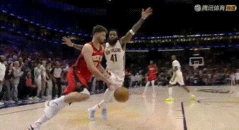 咋回事，又是申京绝杀不中！半场领先22分就去看我湖了，结果4节初我看数据被打了