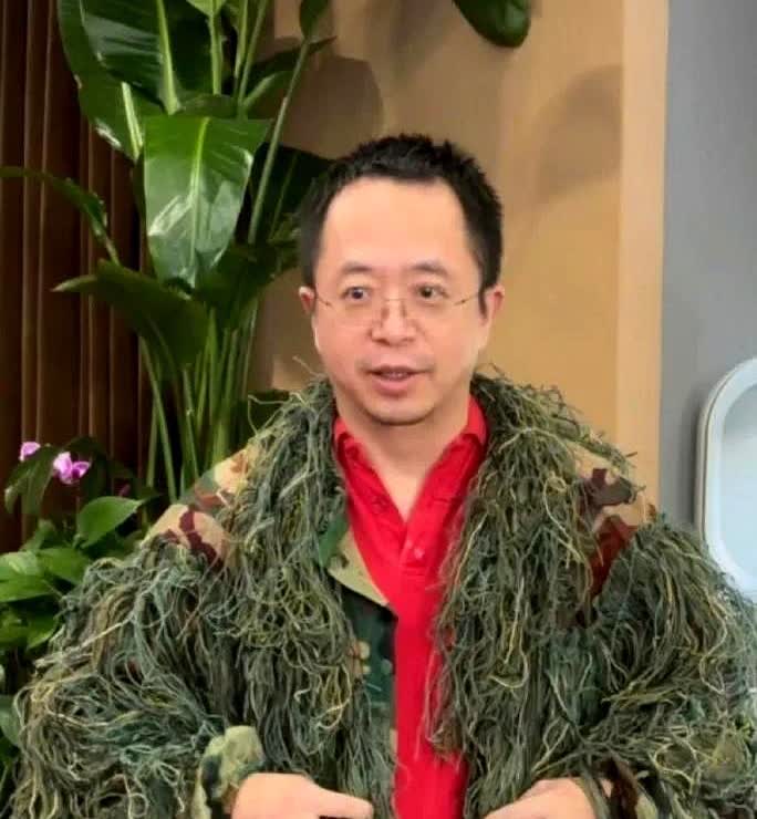 郑强说，国富不等于民强，当有一天战争爆发时，跑得最快的，永远都是那些明星和土豪，