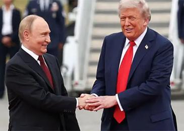 特朗普回应普京愿捐10亿美元当地时间1月22日，特朗普在从瑞士飞回美国的空军一