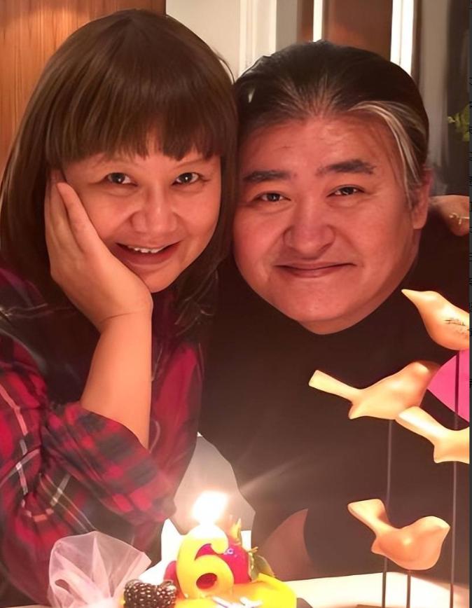 刘欢的豪宅究竟有多大？刘欢在北京城郊有一套房，2002年买的，德式风情，两