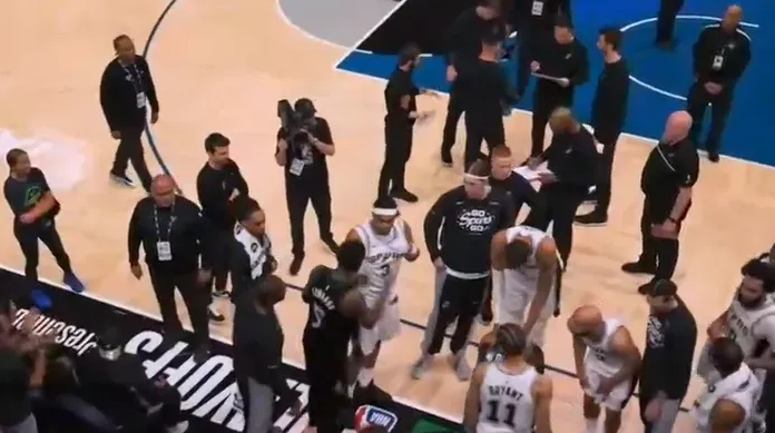 NBA名宿德克-诺维茨基在解说中谈及爱德华兹最后的举动，诺维茨基表示：“我看了