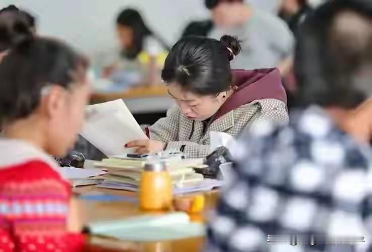 进入高中会发现，天赋确实决定上限，但努力绝对决定不了下限！虽然很多家长不愿意接