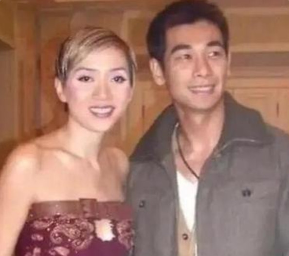 2003年，梅艳芳快不行的时候，40多个好朋友都去医院跟她告别。可梅艳芳却跟保镖