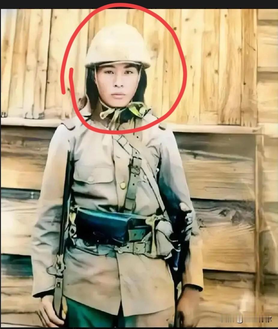 这是战场上真实的女鬼子的照片，这个女鬼子身高大概在1米5多，可别被影视剧洗脑了！