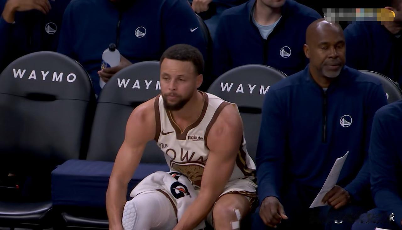 勇士超级巨星库里真是毫无存在感！在今天勇士主场迎战黄蜂的比赛中，目前双方的上半场