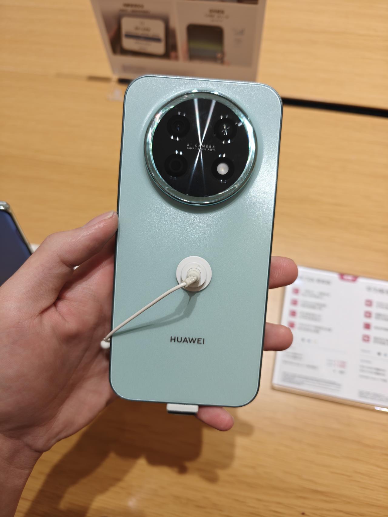 华为这玩意居然卖得比iPhone17还好你们看了新的一周销量排行了吗，居然华为