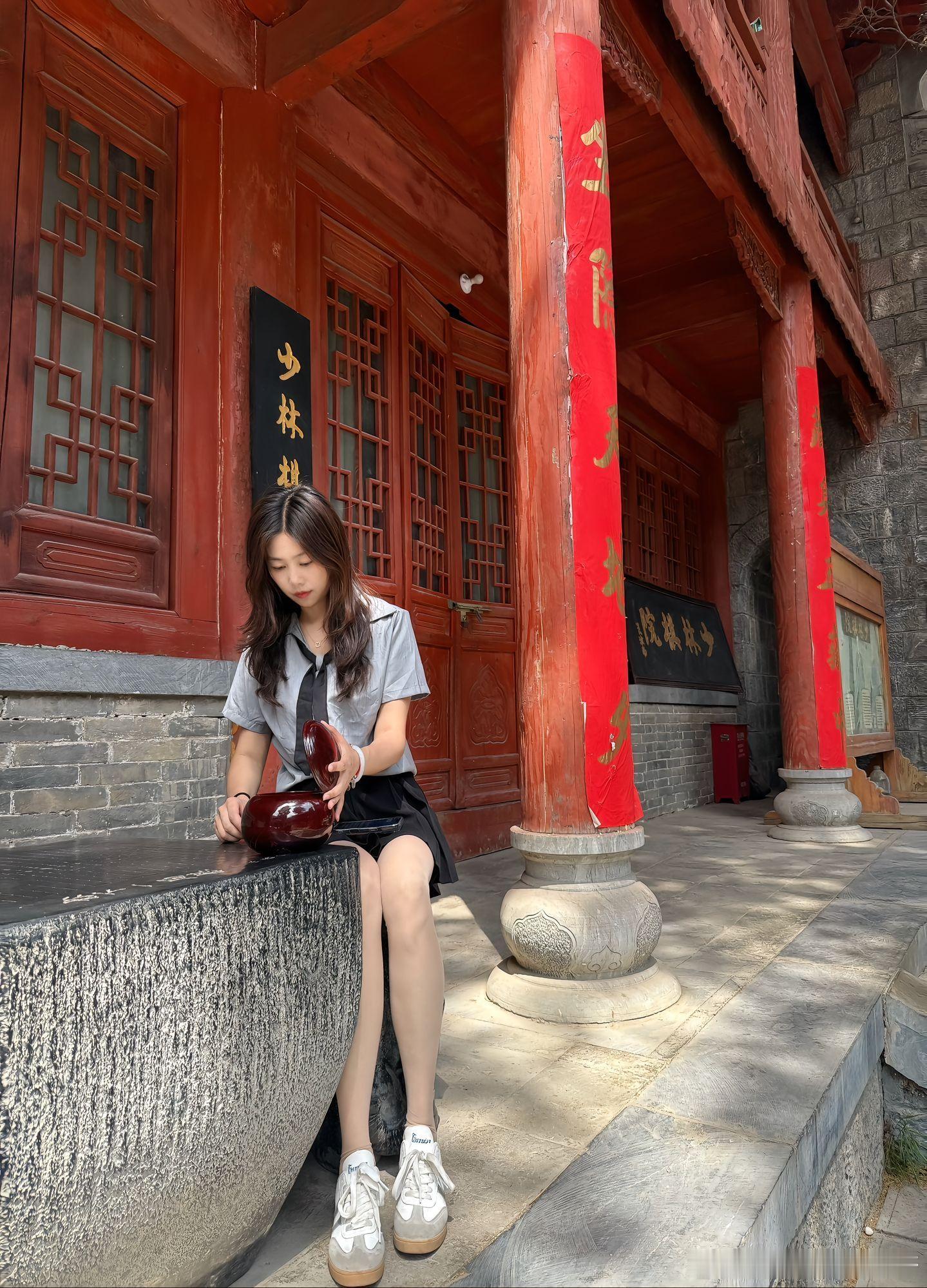 丝袜的褶皱感觉更好看~​​​