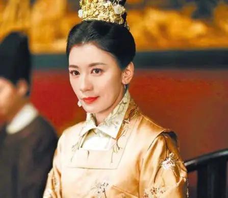 1464年，18岁的朱见深坐上龙椅，成了大明第八位皇帝。按理说新皇登基第一件事应
