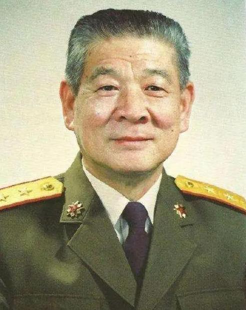 军旅生涯之中，破格提拔向来有着严苛标准，跨越多级的晋升更是极为罕见。上世纪七