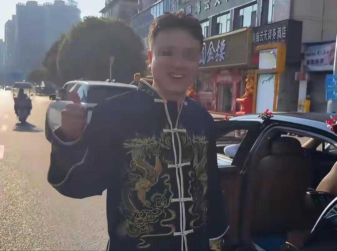 现实版现代韦小宝！贵州六盘水一男子堪称颠覆三观，坐拥四名女伴、四个孩子，同一天同