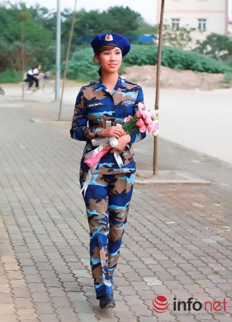 越南海警女军人军官制服该组照片是越南模特清范