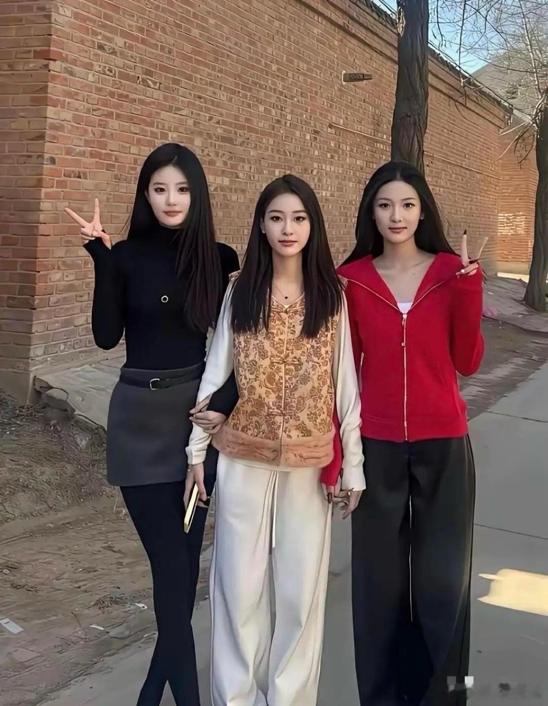 都说黑衣女生是农村人，有什么依据？