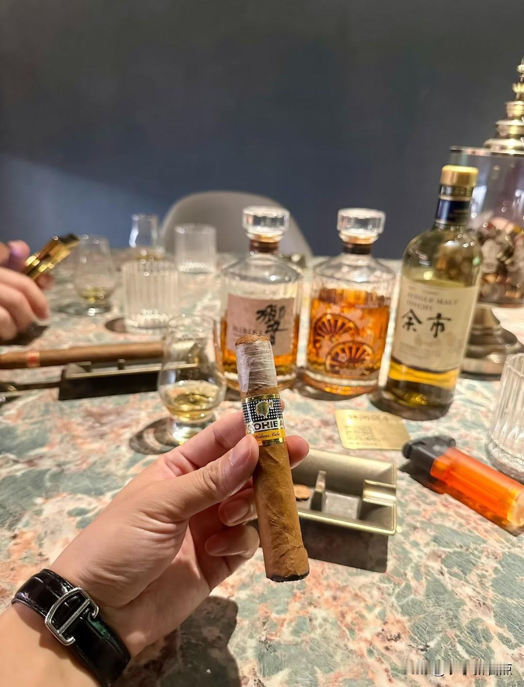 奉劝大家，想要多活几年，先把烟酒给断个干净。第一，少碰白酒，戒掉闲烟。