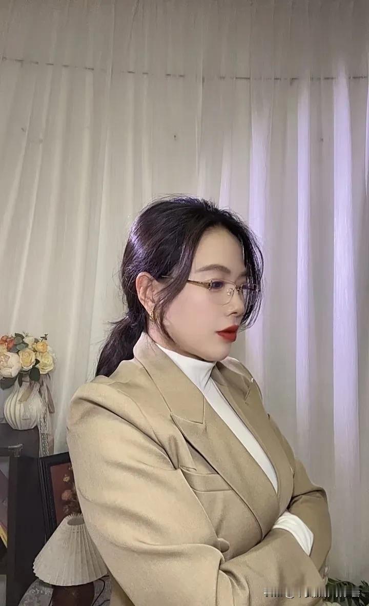 室内拍摄发出你相册里你觉得最美的一张照片爱生活爱自己，对吗挣钱难，还是花钱难