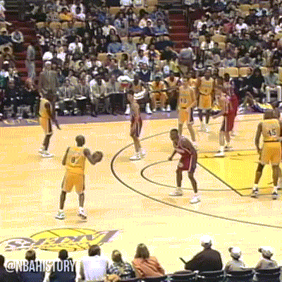 97年，新秀科比的一个大幅度变向过人。