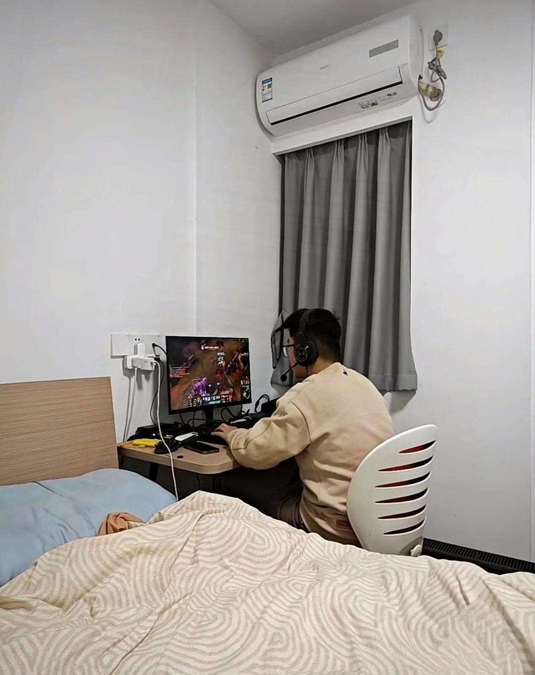 我那同事，真是把“富贵险中求”这五个字玩明白了。去年靠黄金小赚了11万，今年直