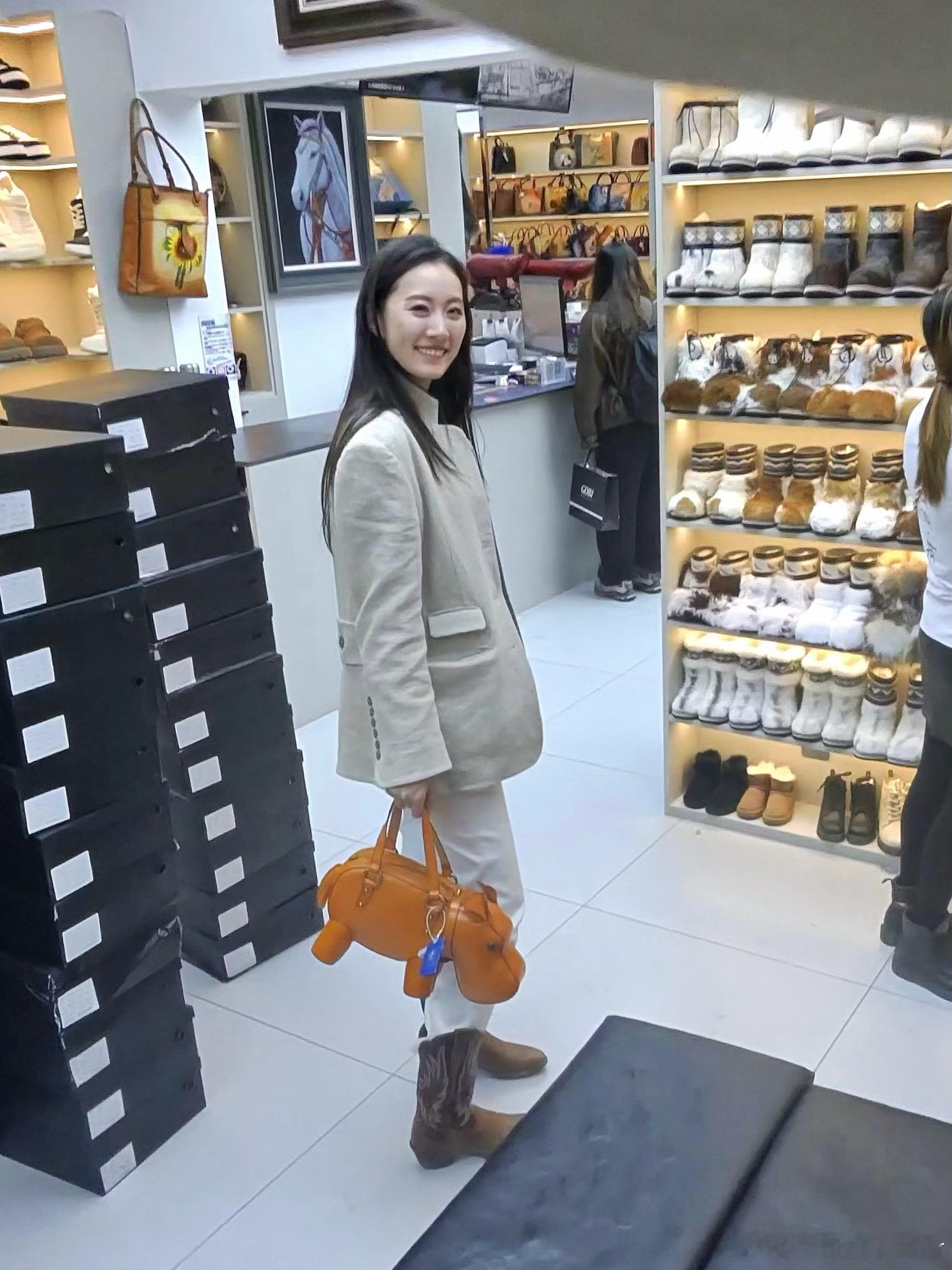 看上这个包了要买吗！​​​