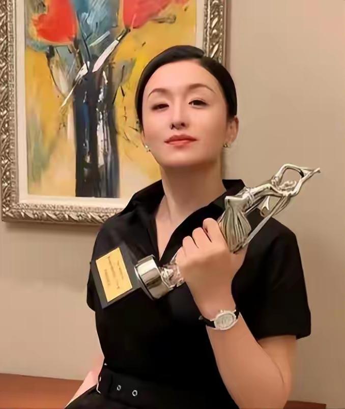 疑点利益归于被告，陈道明终于清白了。既然秦雯能在颁奖礼上说102万字是自己写的，