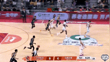 装！继续装！全场都是你在表演！迪亚洛这个外援真是太能惹事了，他大概知道裁判会惯