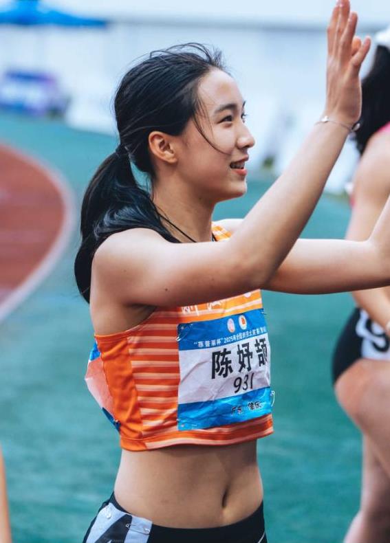 世界田联刚刚公布最新一期女子100米世界排名，中国16岁小飞人陈妤颉世界排名只有