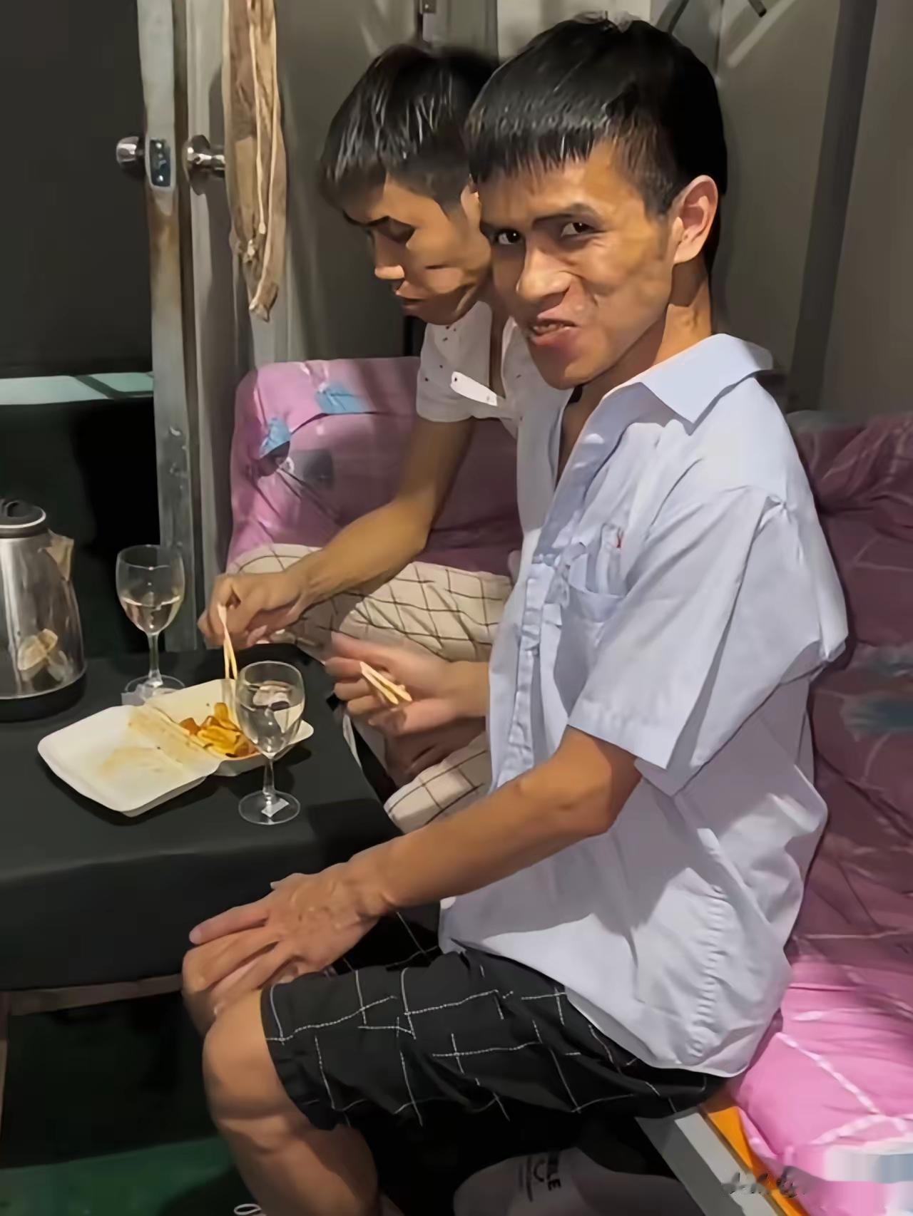 33岁的人了，不知道什么是安全吗？或许这就是命吧，看到贵州网红金蝉子在老家游泳