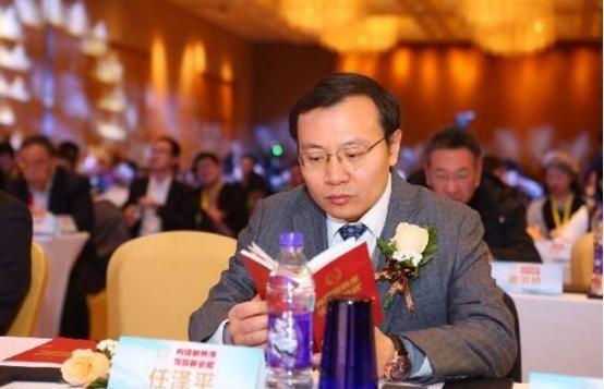 任泽平不愧是许家印请的最贵经济学家，早在2018年，任泽平入职恒大后，就劝告许家