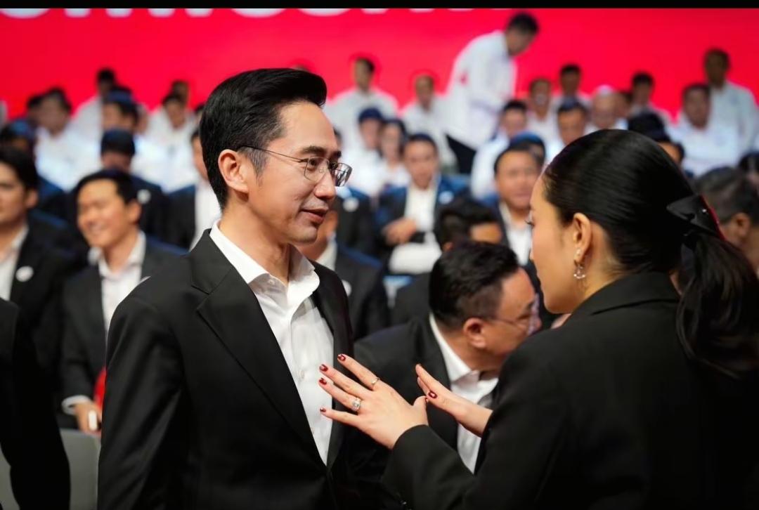 12月25日，佩通坦又去参加为泰党的正式活动了，尽管已经不是党魁，但还是积极支持