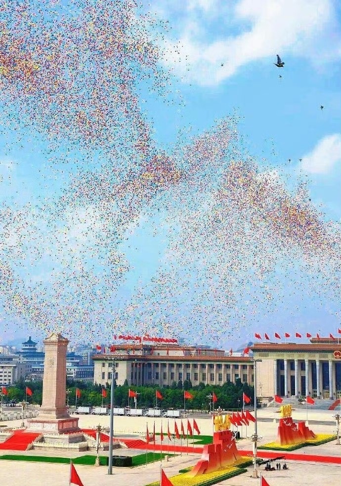 只要心向阳，不管黑暗，走到哪都光明。只要心胸开阔，不管世界再小，走哪都有你一片天