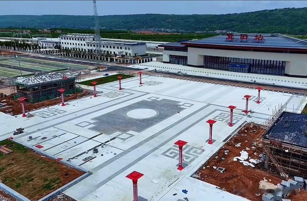 西十高铁西安段除了西安东站西安辖区还有一个蓝田站蓝田站位于焦岱镇蔡家坡村