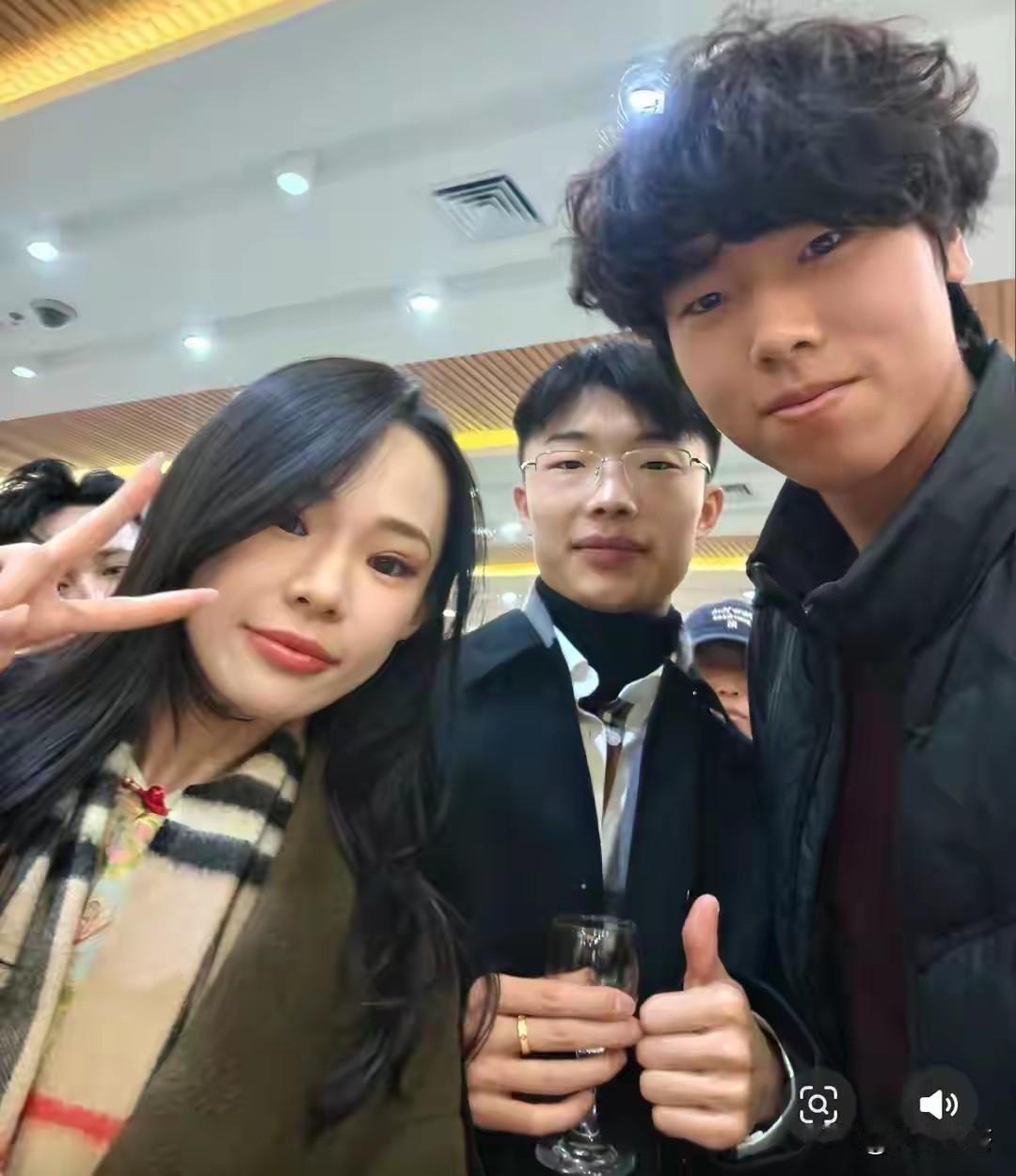 郭有才回门宴细节爆火！丈母娘气质出圈，小姨子颜值直接盖过新娘苏畅，场面太热闹。