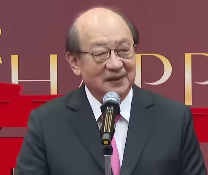 昨天是岛内上班的第一天，“民意机构”也迎来了新的会期，当了民进党党团总召20多年