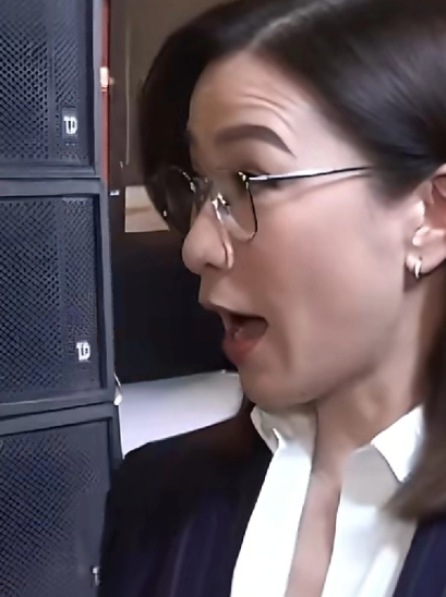 佘诗曼冲上热搜原因是她接受采访时的话语字里行间透露着惊吓和恍然大悟，这到底是怎