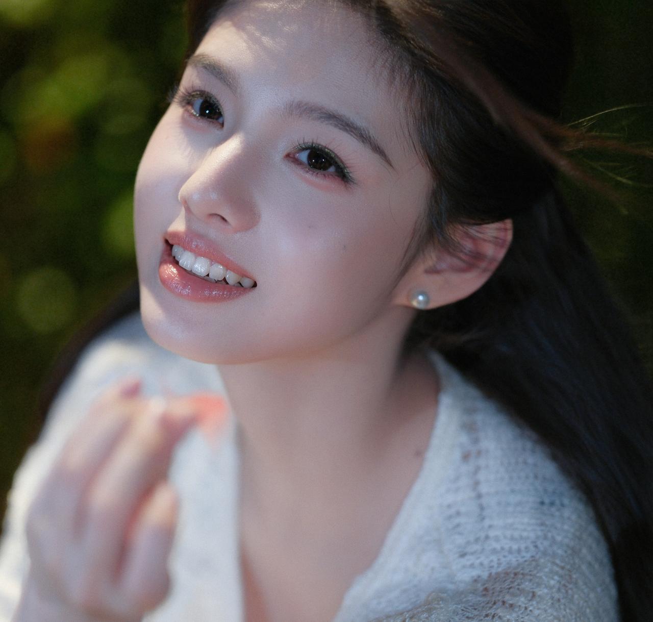 艾米夜色下的白月光少女，一眼沦陷✨