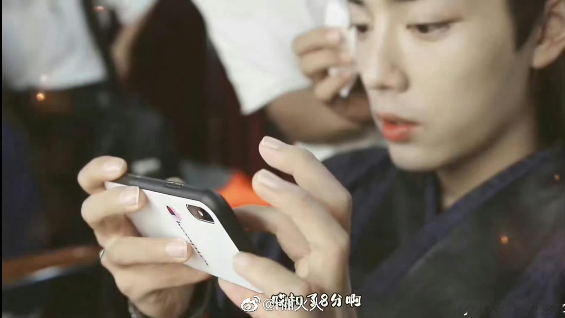 完全连上。很显然肖赞的心里，住着一只小猪🐷博君一肖​​​​