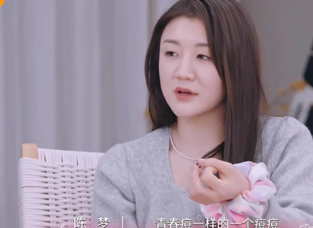陈梦：“我前年在比赛前肩膀上长了一个痘痘，一开始很小我没有在意，但后面我每天训练