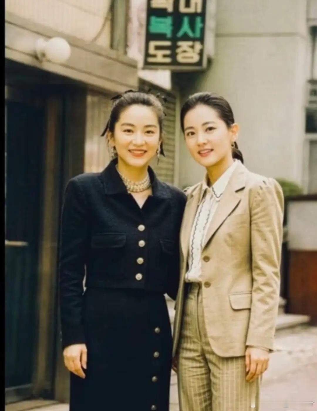 这个跟林青霞合影，在颜值上还把她比下去的女人是谁？​​​
